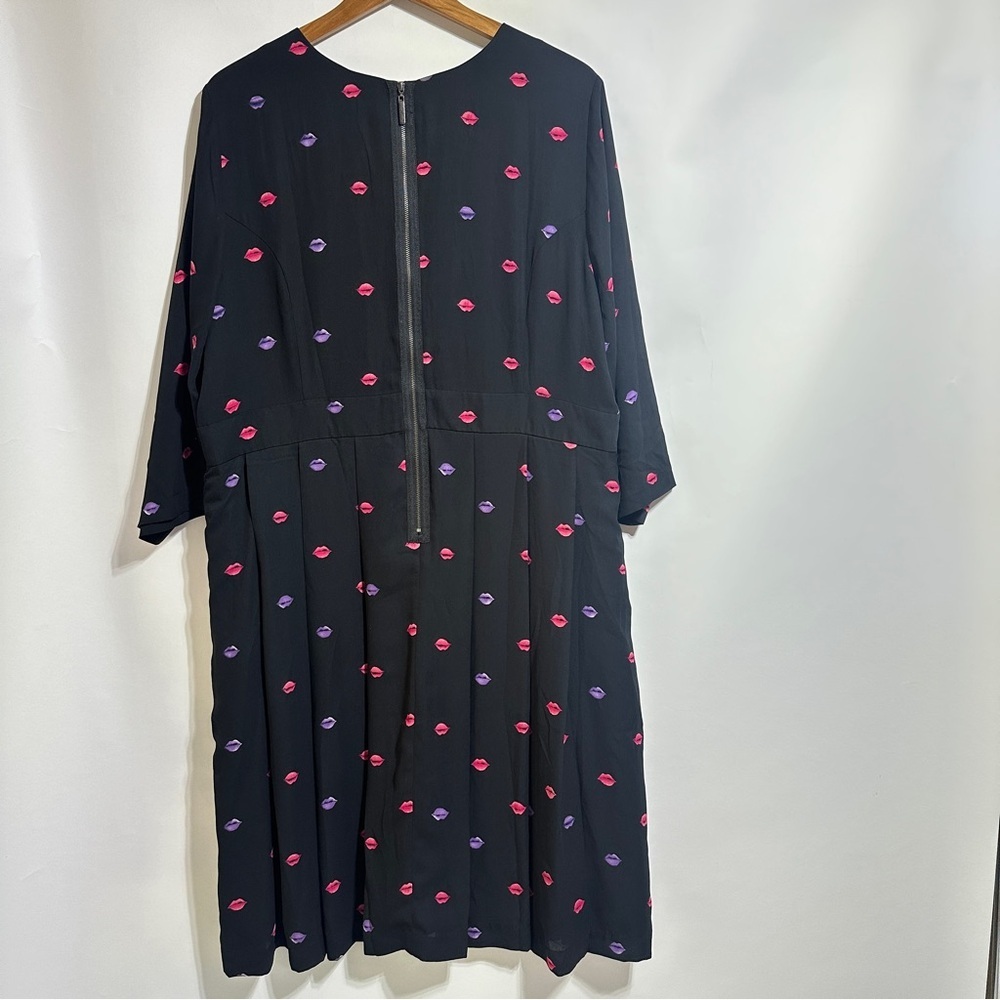 Melissa McCarthy Seven7 black pink purple kiss me lip print pleated dress 2X - Picture 4 of 8